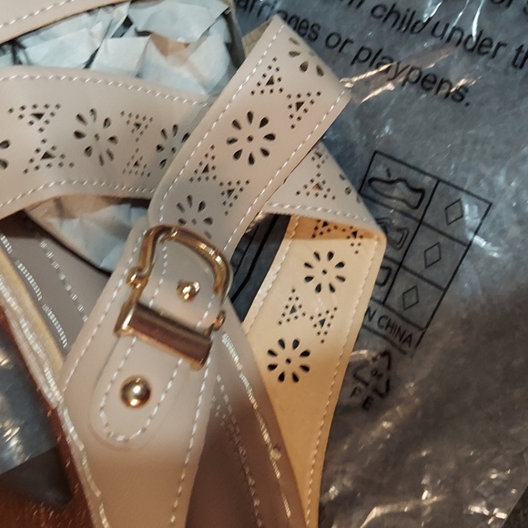 Women's 2 inch heel 41 9.5 size Sandals apricot beige color NWT buckle. - Picture 8 of 10